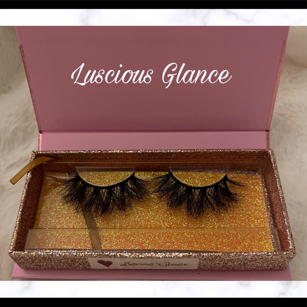 Mink Lashes - Picture 7 of 7